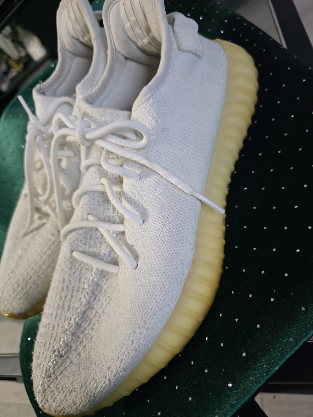 Addias Yeezy Boost 350 V2 - Picture 3 of 6